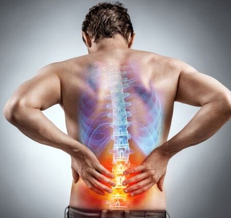Як допомогти собі при болях у спині